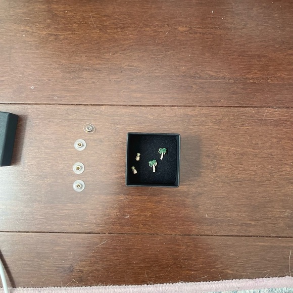 4 earrings/2 pair tropical Earrings - Picture 4 of 6